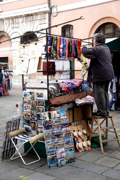Il vecchio negoziante