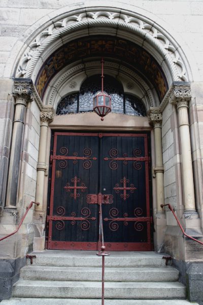 Sankt Elisabeth Kircheneingang