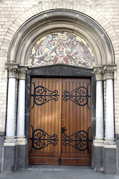 Sankt Georg Kircheneingang