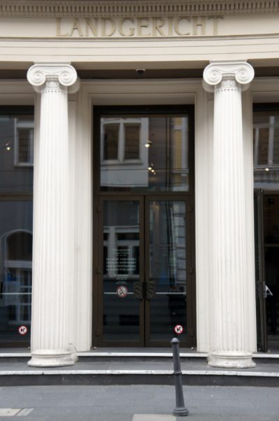 Eingang zum Landgericht