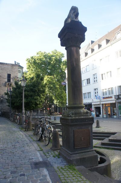 Die Löwensäule und das Bonner Wappen